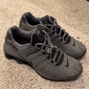Nike Men's Black and Gray shocks
